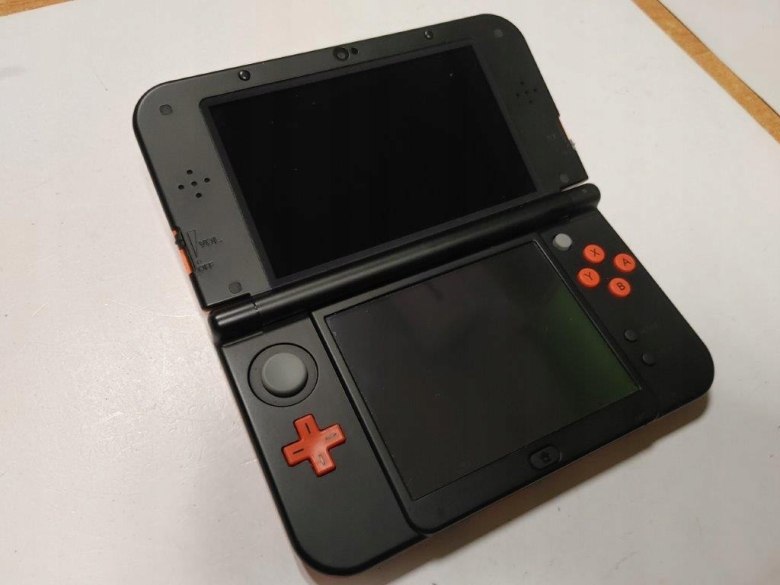 KONSOLA NEW NINTENDO 3DS XL POMARAŃCZOWO-CZARNA + RYSIK +